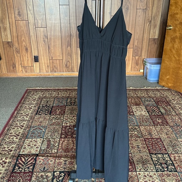 Black Maxi Dress with POCKETS! - Picture 5 of 6
